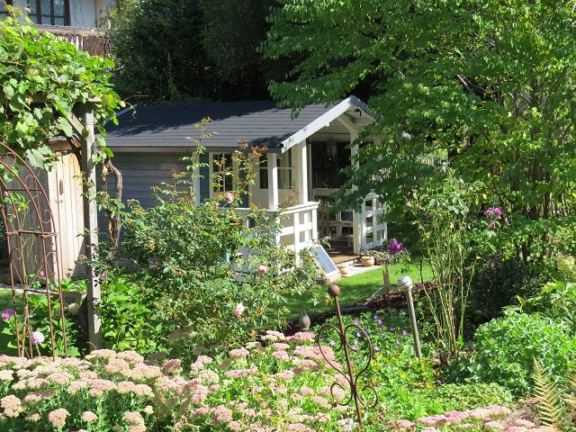 Alter Garten mit Gartenhaus