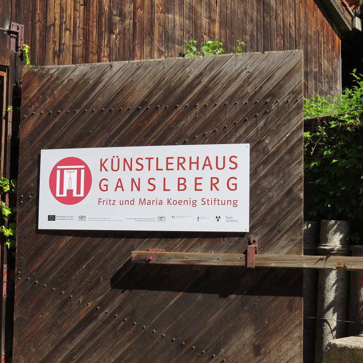 Eingang zum Künstlerhaus von Fritz und Maria König