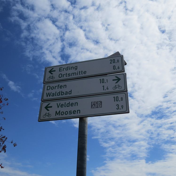 Wegweiser in Taufkirchen